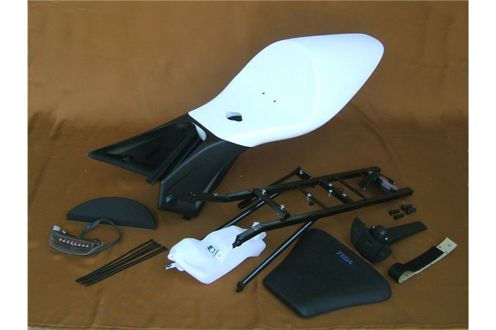 Set de selle street avec carbone Tyga Suzuki RGV250 VJ22