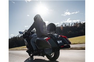 Remus 7783 089518LR Kundenspezifische Komplettauspuffanlage aus schwarzem Edelstahl BMW Enduro K 1600 Bagger/Grand America 2018