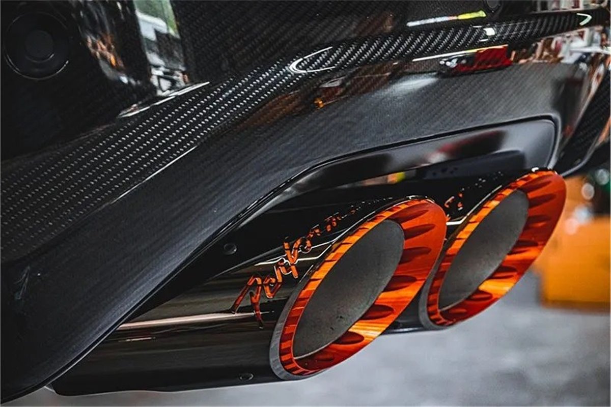 Exhaust with valve + central silencer and Wicrom Capristo Lamborghini Urus high-performance terminals